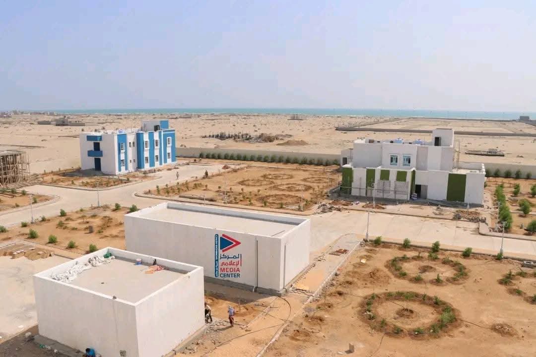 بدعمٍ سخي من الأشقاء في دولة #الامارات العربية المتحدة، يقترب العمل من إنجاز مدينة الشيخ زايد الطبية في العاصمة الجنوبية #عدن. 

شكراً عيال زايد 🇦🇪