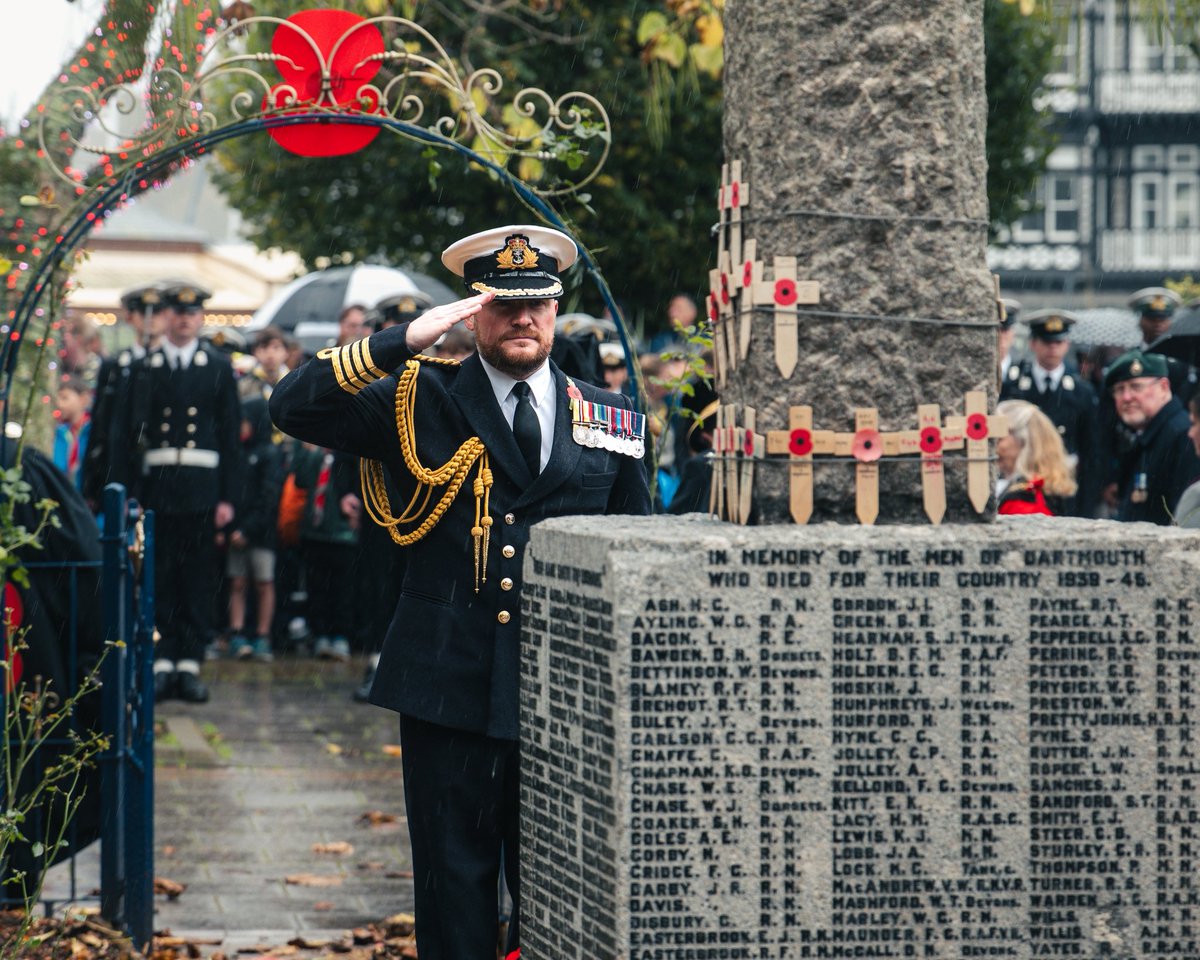 The <a href="/RoyalNavy/">Royal Navy</a> stands in silent remembrance. 

Their courage, sacrifice &amp; service will never be forgotten. 🫡⚓️

#LestWeForget
#RemembranceSunday 

<a href="/CaptAndyBray/">Andrew Bray</a> 
<a href="/PoppyLegion/">Royal British Legion</a> 
<a href="/Dartmouth_TC/">Dartmouth Town Council</a>