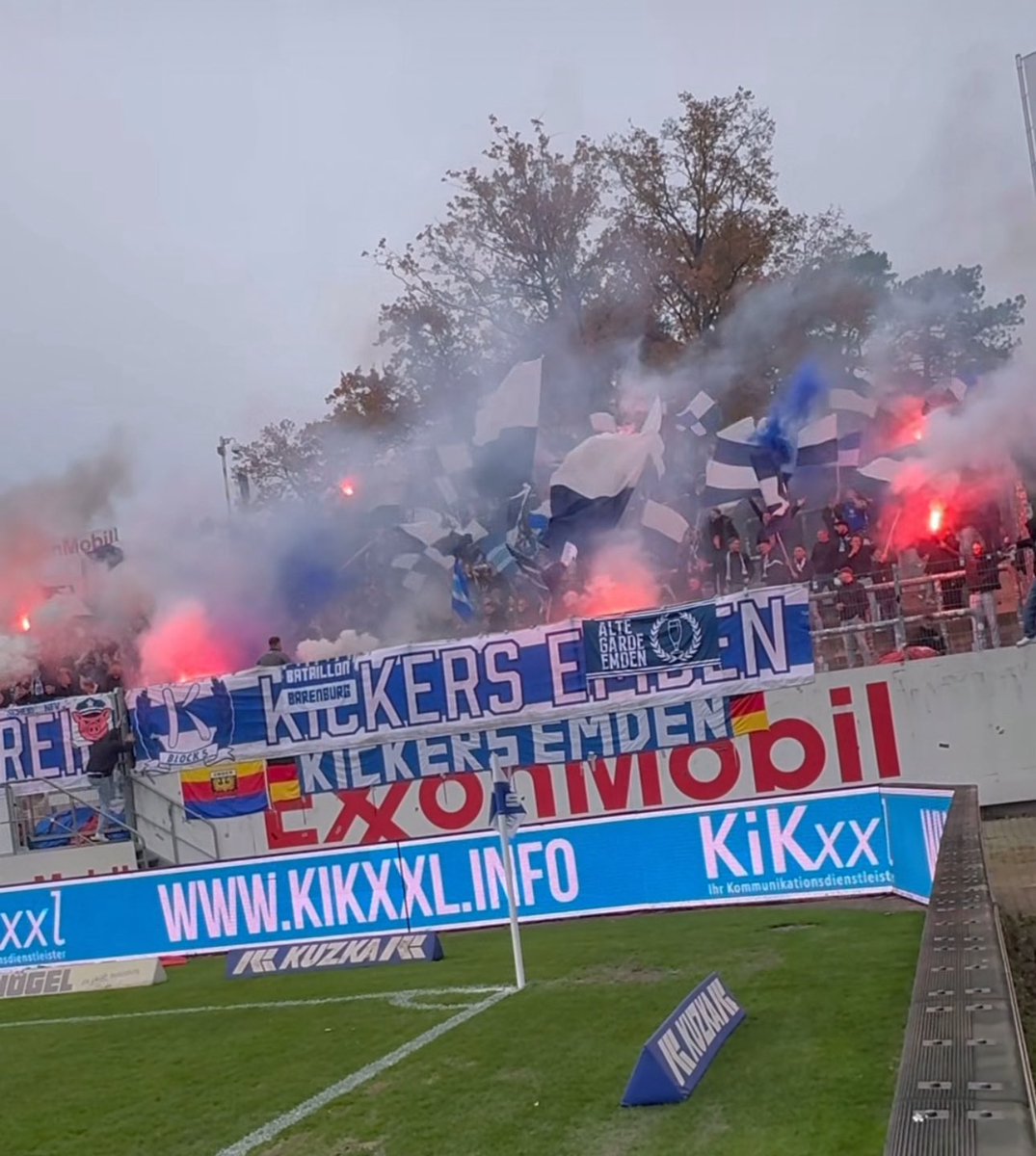 juan2FD's tweet image. La afición visitante, y amiga, de Emden si estuvo ayer muy presente en Meppen. 

#MeppenES 📸 IG Kickers Emden