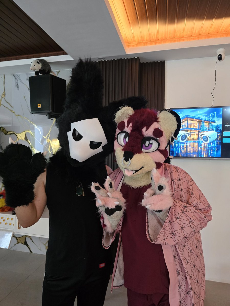 Seabashed's tweet image. Pool Party w/ my friends 🎉🎊🍻