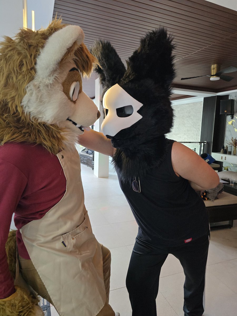 Seabashed's tweet image. Pool Party w/ my friends 🎉🎊🍻