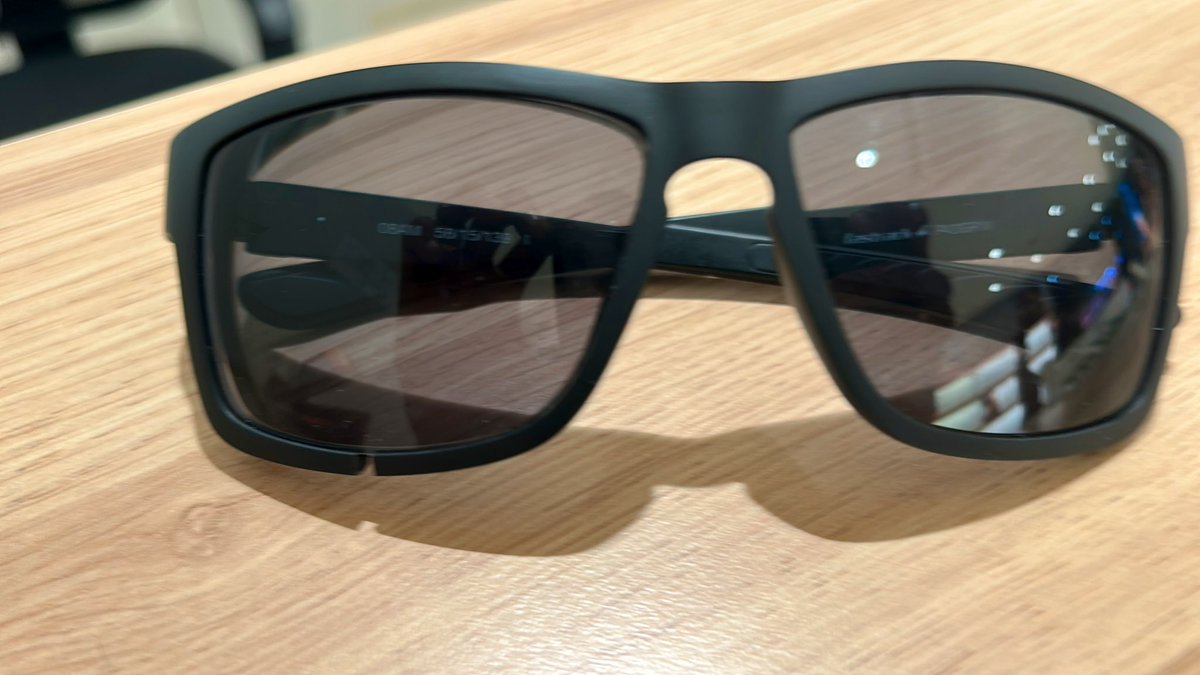 sujanbala's tweet photo. @titaneyeplus  @Fastrack I bought a coolers and replaced with power coolers from the Titan Showroom JP Nagar Bangalore In April this year.
It was not even worn more than 3-5 times. It is in the case for lost times. I take it ou t after a long time and it broken. https://t.co/urtcLaSElj