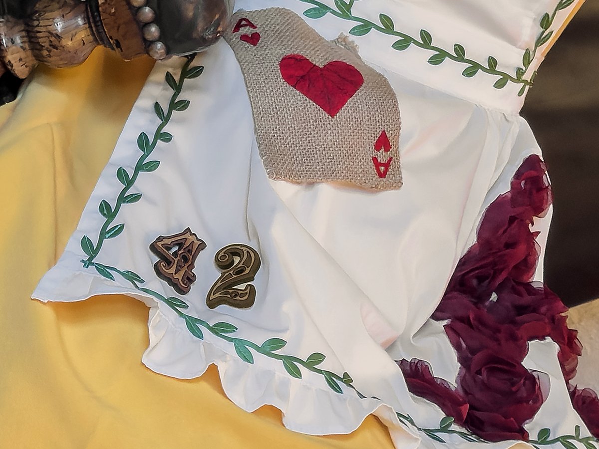 共通で着けているウッドのモチーフは以前デザフェスで購入しいつか使いたいと温めていたものです。めちゃくちゃカッコイイので今回使えて大満足です