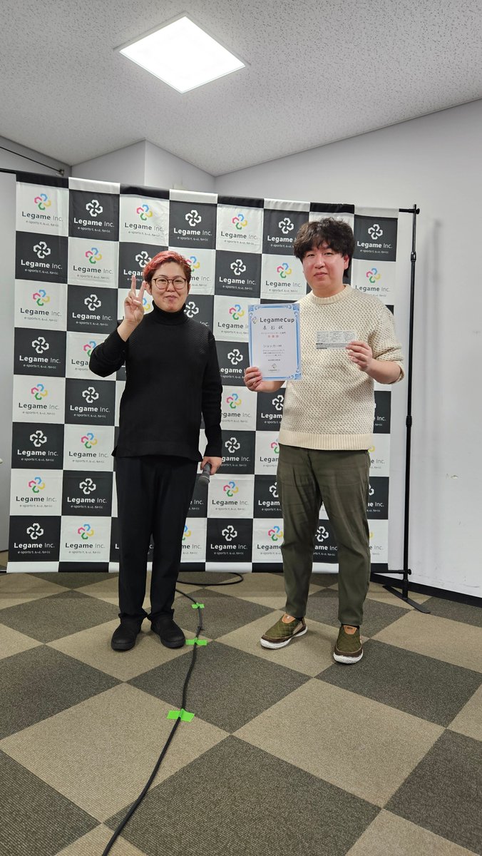 LegameMedia's tweet photo. LegameCup2025 in 犬山 
ストリートファイター6部門 
優勝 yasutake選手 
準優勝 ショッカーM選手 
3位 ウェスト選手 
激闘の末、犬山初開催のチャンピオンはyasutake選手でした。オリジナルの犬山焼の盾を贈呈。 おめでとうございます！ 
#犬山 #犬山市役所 #MADCATZ #こまき楽の湯 #ストリートファイター6 #SF6 #LegameCup