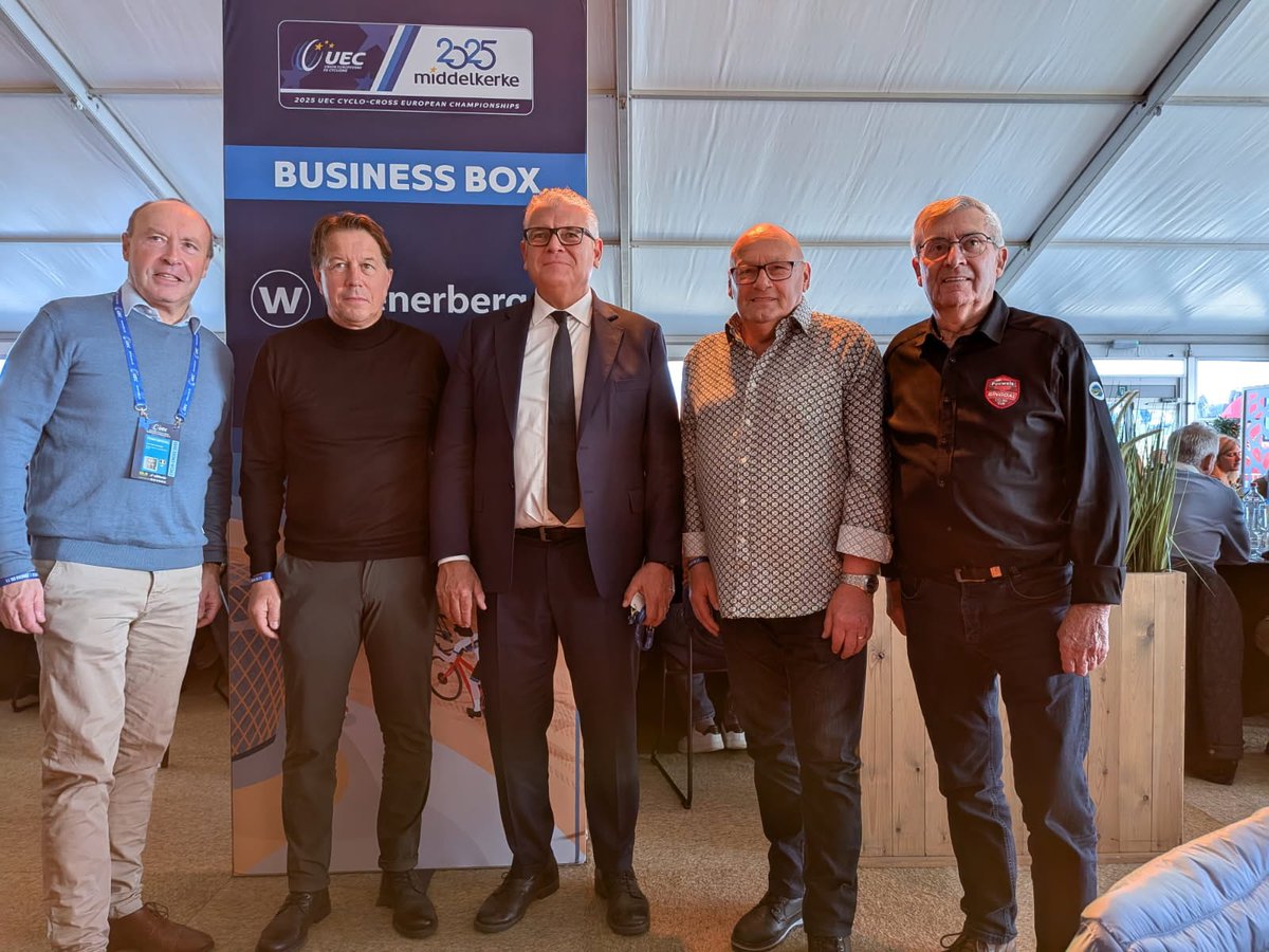Belgian Cycling president Tom Van Damme and UEC president Enrico Della Casa reuniting with champions Mario De Clercq, Roland Liboton and Bert Vermeire. 🇪🇺🇧🇪

#EuroCross25 #Middelkerke2025
