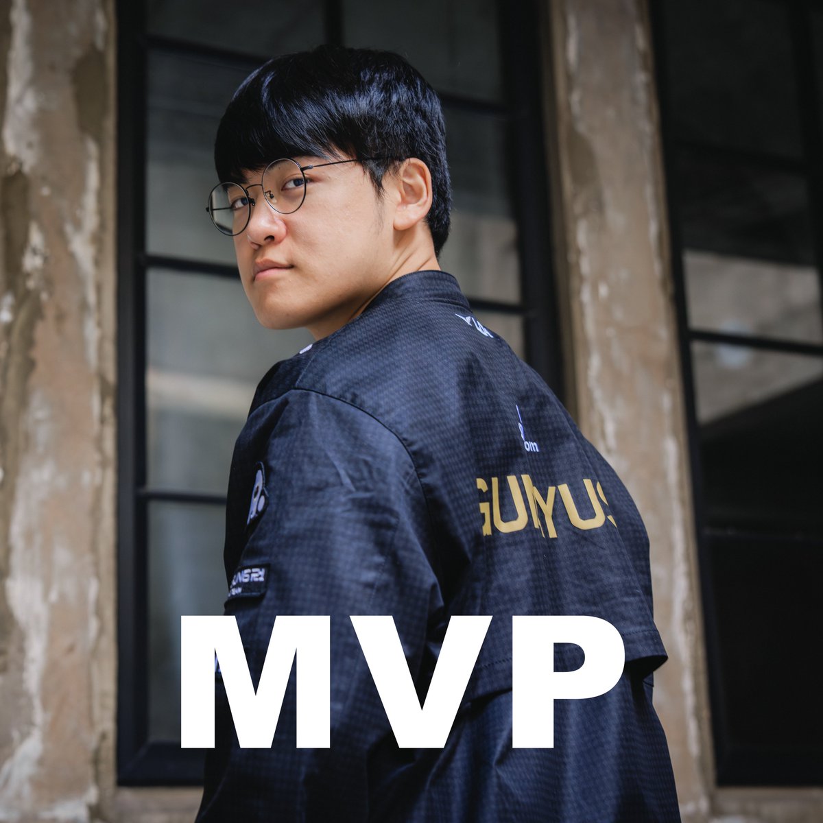 Sheep_Esports's tweet image. T1 GUMAYUSI 🇰🇷 IS THE #WORLDS2025 FINALS MVP 🏆

🔹 9/2/5 on Kalista
🔹 7/1/8 on Miss Fortune

He’ll receive two skins — one as a Worlds champion and an extra Prestige skin as the Finals MVP ✨