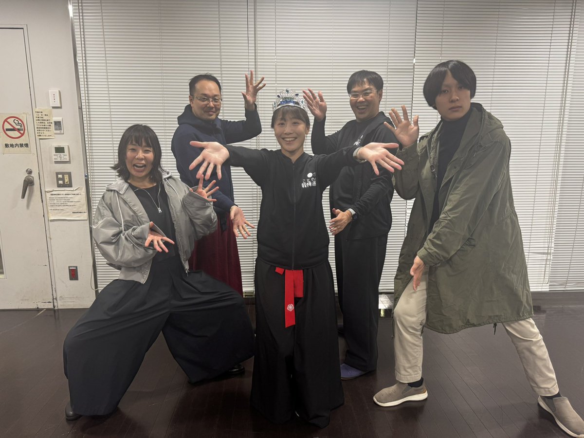 お久しぶりの更新となってしまいましたが、Yatto!は粛々と稽古を続けておりました✨

本日はガチのミーティングでした！
次なる計画についての話し合いをみっちりと。

合間には本日誕生日のメンバーを、ケーキ🍰でお祝い！
おめでとう🎉