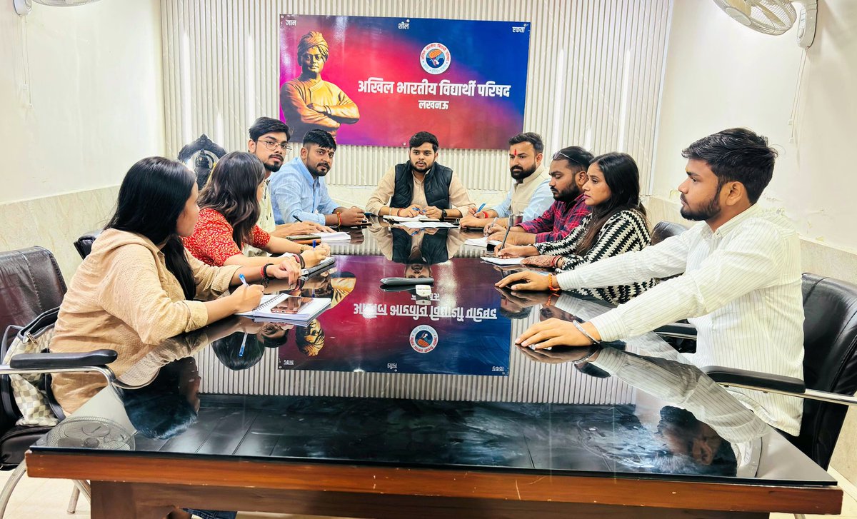 abvp4lucknow's tweet photo. आज अभाविप लखनऊ महानगर की जिला संयोजक व पूर्णकालिक/विस्तारक बैठक विभाग संगठन मंत्री श्री पुष्पेन्द्र वाजपेई की विशेष उपस्थिति में सम्पन्न हुई।

#AbvpLucknow https://t.co/PEaU3PUJPc