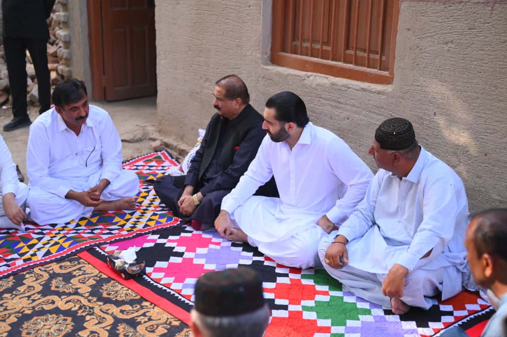 AliHyderKaleri1's tweet photo. 09-11-2025
پاکستان پیپلزپارٹی کے رہنما راول شرجیل میمن نے پی ایس 61 کے مختلف برادریوں سے اظہار تعزیت وفاتحہ خوانی کی اور لواحقین سے دلی ہمدردی کا اظہار کیا
@rawalsharjeel https://t.co/50GfRDoLNs