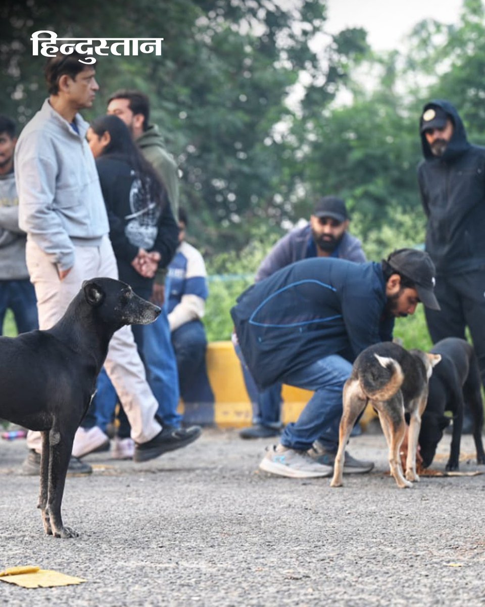 Live_Hindustan's tweet image. #InPics | नोएडा के DND टोल प्लाजा पर डॉग लवर्स ने सुप्रीम कोर्ट के खिलाफ प्रदर्शन किया।

Photo by Sunil Ghosh 

#DogLovers #Protest #SupremeCourt #Noida #DNDTollPlaza