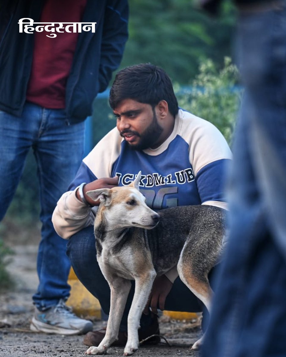 Live_Hindustan's tweet image. #InPics | नोएडा के DND टोल प्लाजा पर डॉग लवर्स ने सुप्रीम कोर्ट के खिलाफ प्रदर्शन किया।

Photo by Sunil Ghosh 

#DogLovers #Protest #SupremeCourt #Noida #DNDTollPlaza