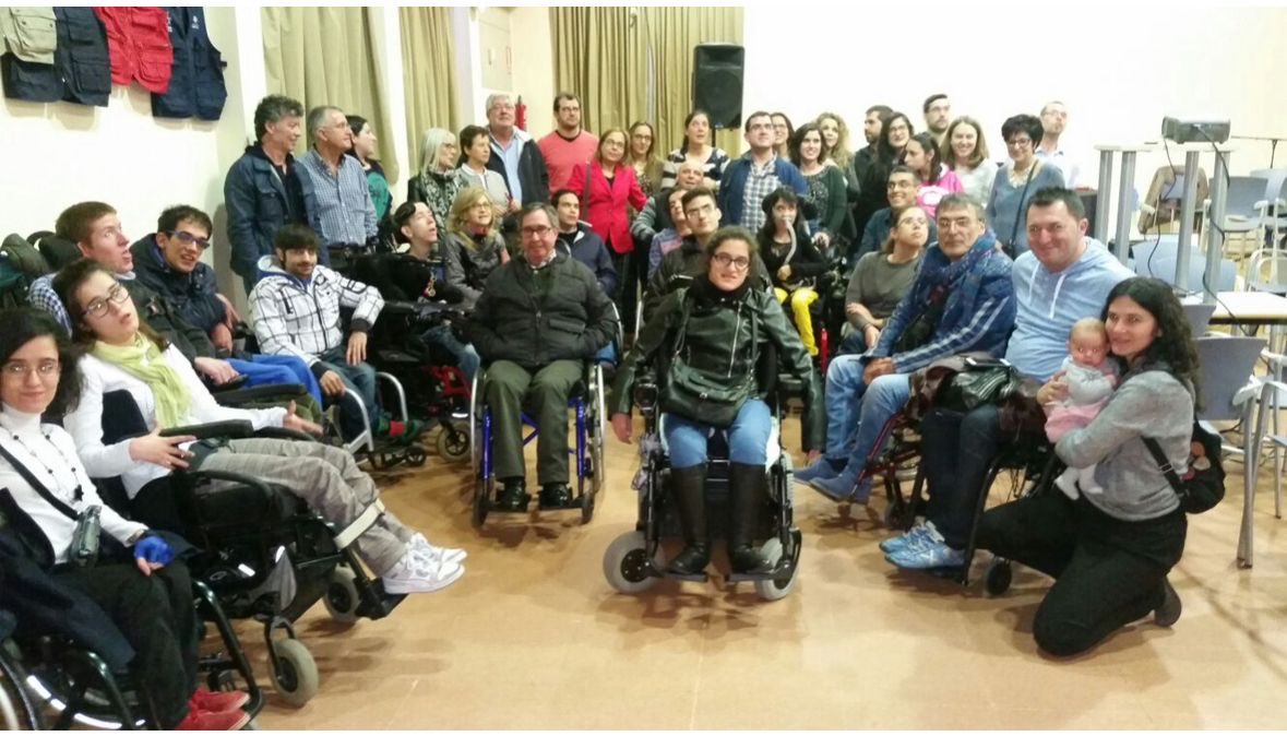 La familia ASPAYM Castilla y León lamenta profundamente el fallecimiento de Julio Pírez, figura clave en nuestros inicios y en nuestra esencia. Su fuerza, sonrisa y legado permanecerán siempre con nosotros. Descansa en paz, Julio 💚
