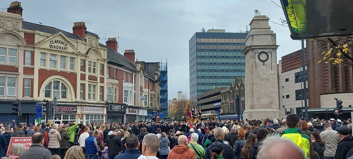 Attended Newport's Remembrance Sunday service at the Cenotaph, a good turn out, reaching back to the bridge, inc a lot of youngsters, which was good to see. Remembering all family members who served in both World Wars, paying the ultimate sacrifice in some cases.
#LestWeForget
🌺