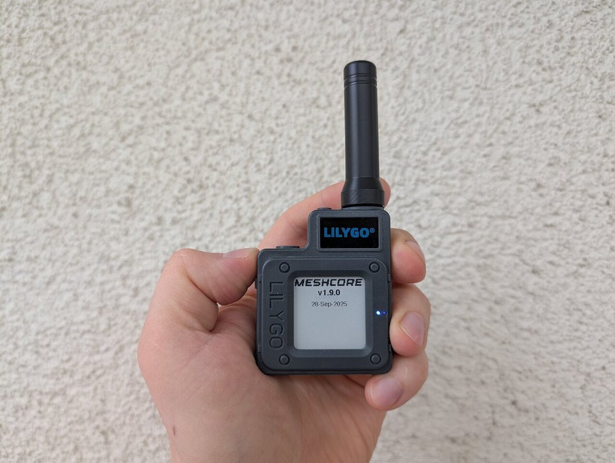 Izmēģinām “MeshCore” decentralizēto radio saziņas tīklu kursors.lv/2025/11/09/izm…