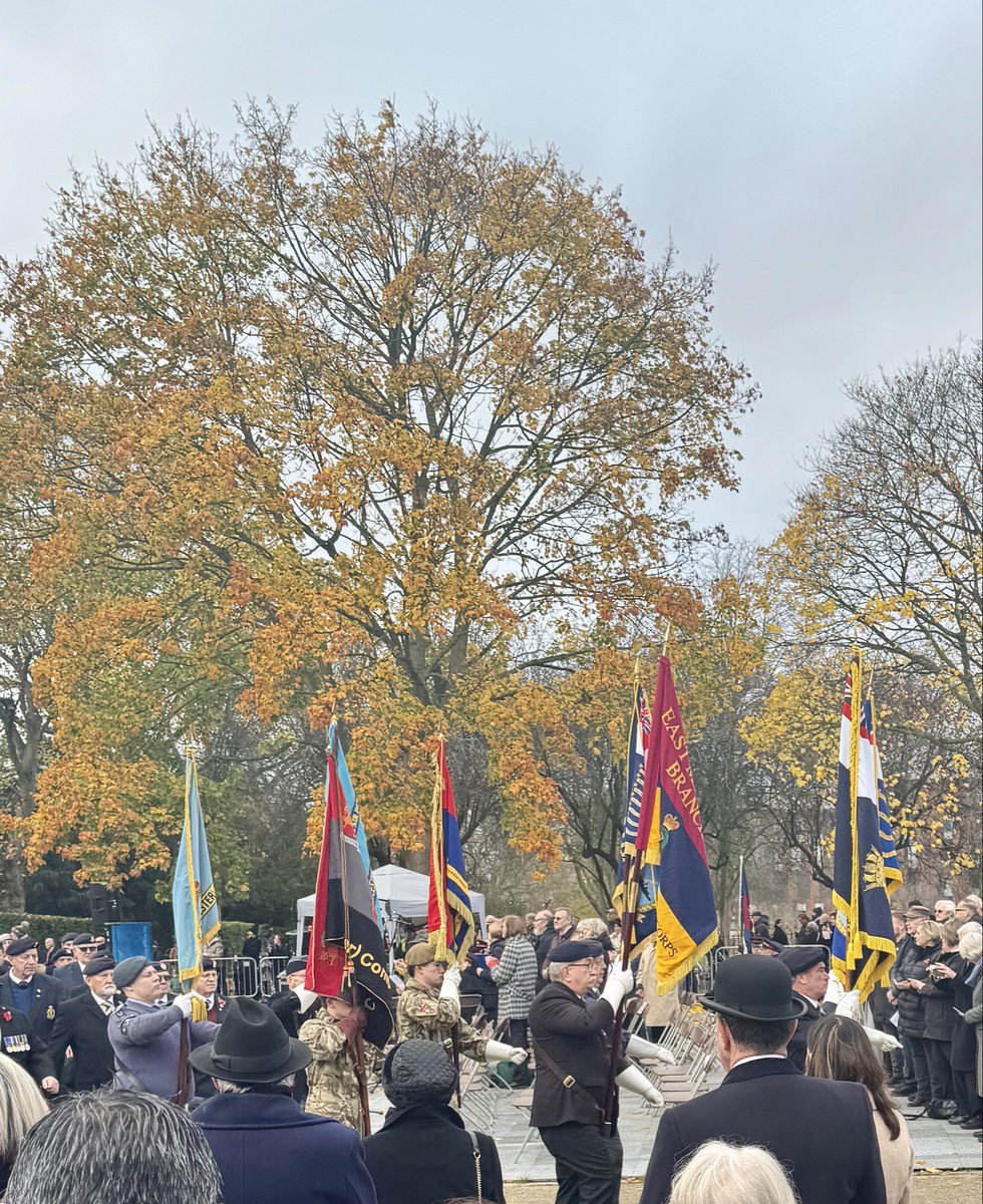 HemanttBhatia's tweet photo. “All gave some; some gave all. Remember them today and always.” 

Poignant #RemembranceDay at Victoria Park, #Leicester. 

Deeply honoured to pay my respect to the brave fallen. 

#LestWeForget https://t.co/IntXLDS2gj
