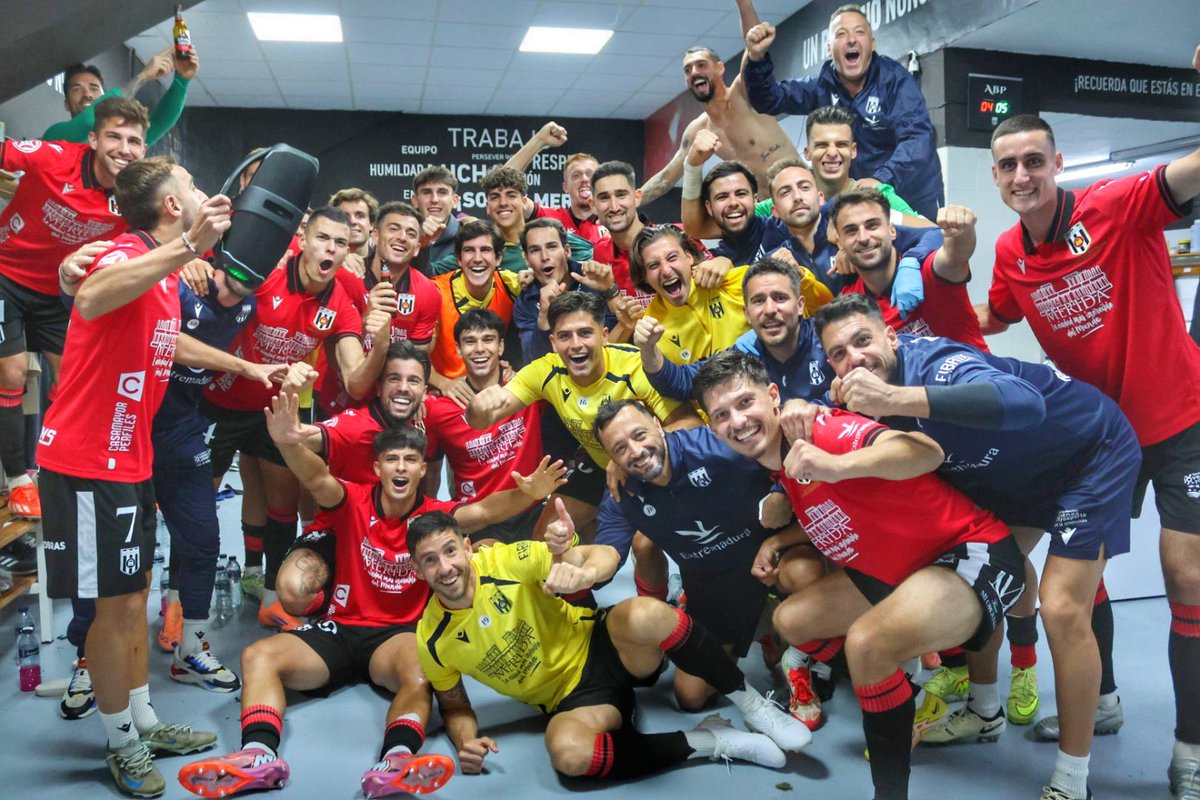 😍 Nosotros a lo nuestro… ¡𝐂𝐎𝐍 𝐋𝐎𝐒 𝐍𝐔𝐄𝐒𝐓𝐑𝐎𝐒! 😏

#MéridaRealMadridCastilla