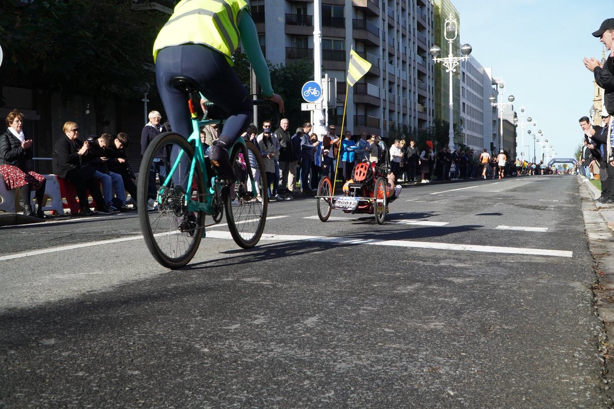 DonostiaPNV's tweet photo. Giro ederra gaur #Donostia|n. Eta milaka partehartzaileen artean @jon_insausti alkatea! Behobia-Donostia egiten duen historiako lehen alkatea! Zorionak! #bss #behobiass #donostia #sansebastian https://t.co/5bsTGzyjjA