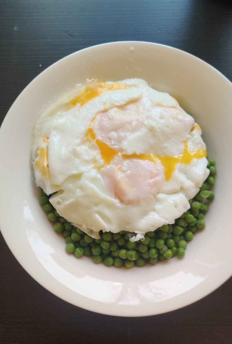 a_livegirl's tweet photo. I used to press my cheek between his wing bones and listen to his voice reverberate through his body. Eggs and peas. https://t.co/1irYDGLgq7