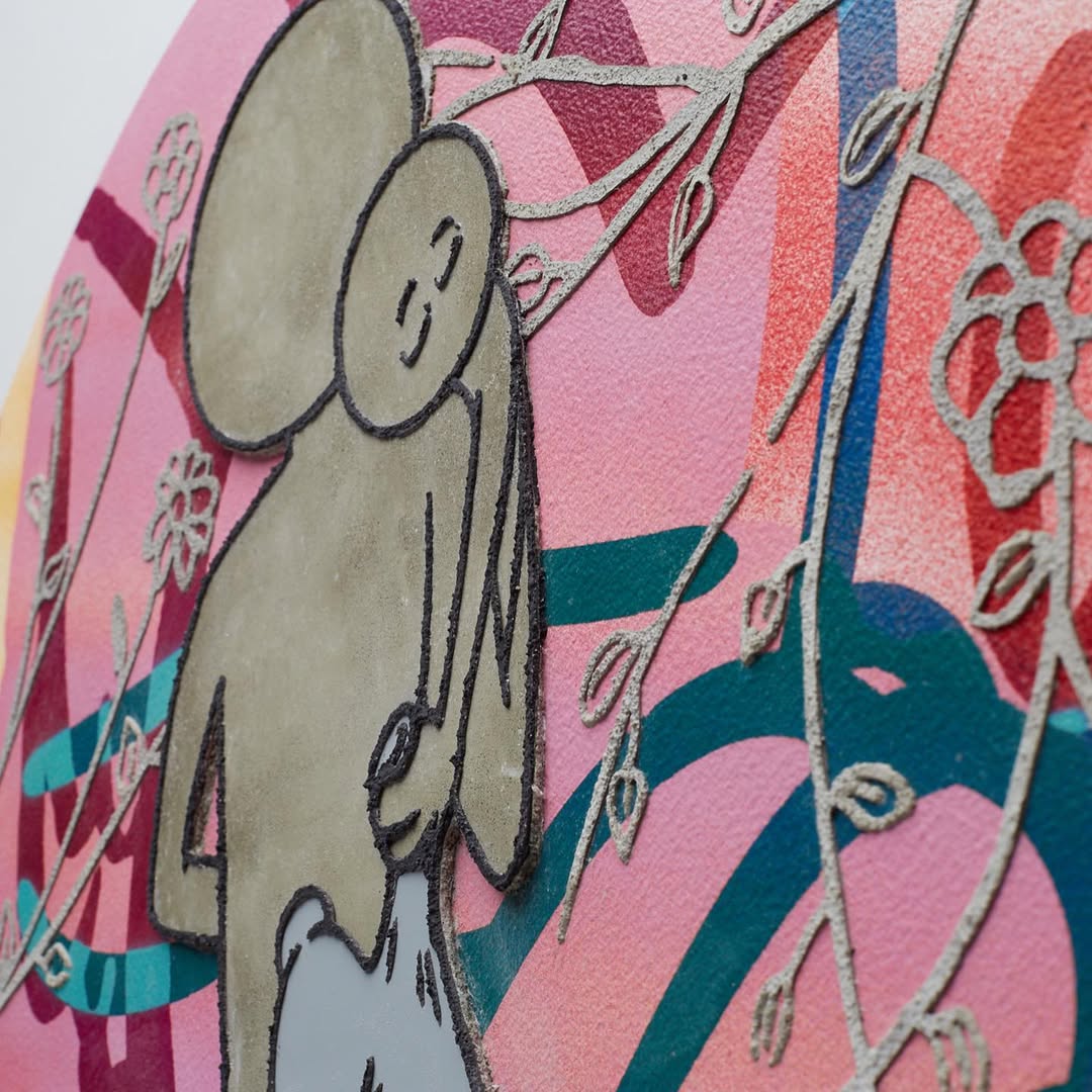 Artful_Explorer's tweet image. Do you remember what it felt like to be held like this?

Wonder Years by @kaiart brings that memory right back.

61 cm tondo
Paint and Cement on Canvas, 2021
Exhibited in “Before It’s Too Late”

#KaiArt #ModernArt #EmotionalArt #VisualArtLove #KaiArtwork #ArtCollectorsCommunity