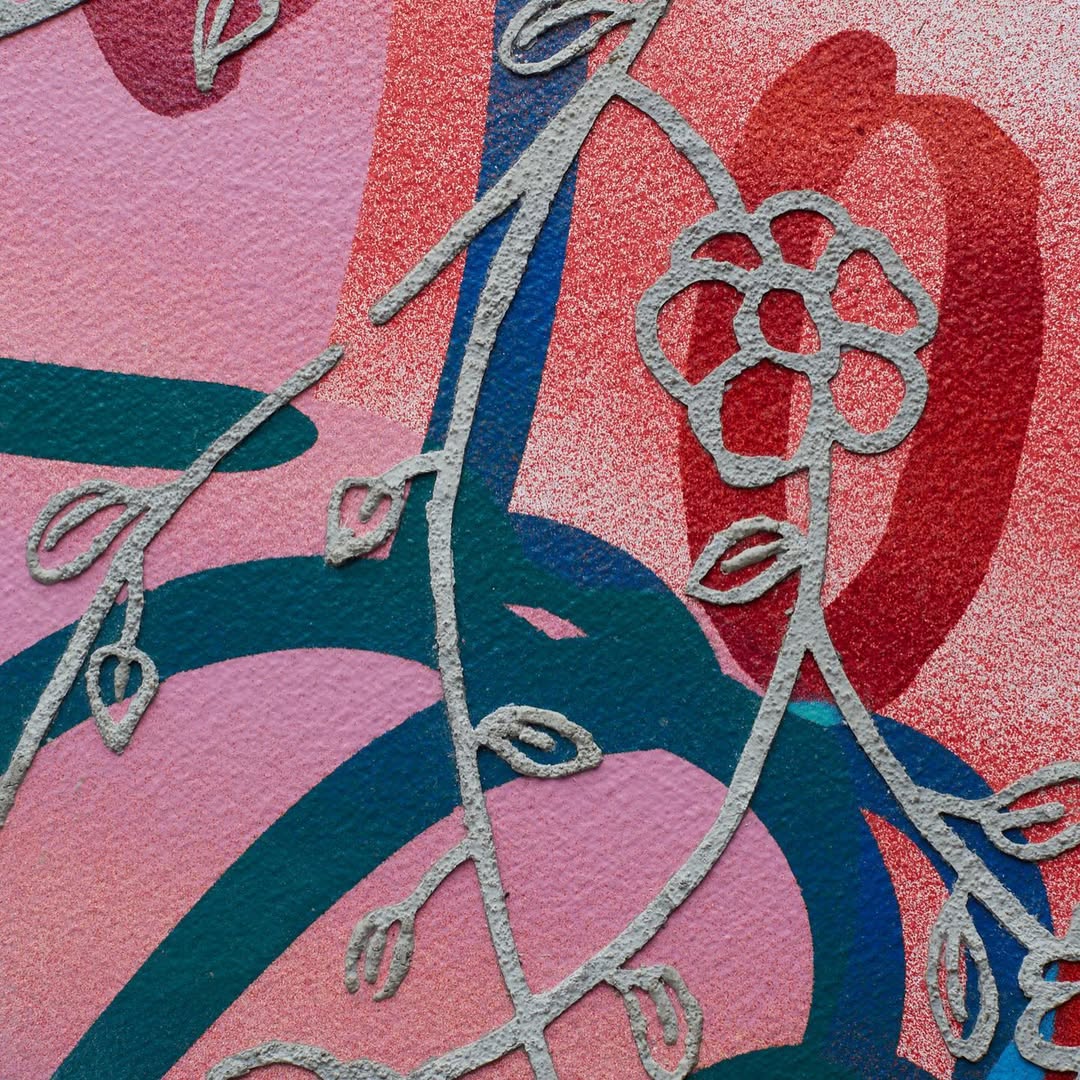 Artful_Explorer's tweet image. Do you remember what it felt like to be held like this?

Wonder Years by @kaiart brings that memory right back.

61 cm tondo
Paint and Cement on Canvas, 2021
Exhibited in “Before It’s Too Late”

#KaiArt #ModernArt #EmotionalArt #VisualArtLove #KaiArtwork #ArtCollectorsCommunity