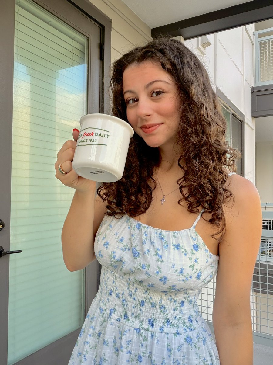 missteencrypto's tweet photo. Sip your coffee, stay aligned and blessed on this lovely Sunday 🩷 https://t.co/IBONtLTeox
