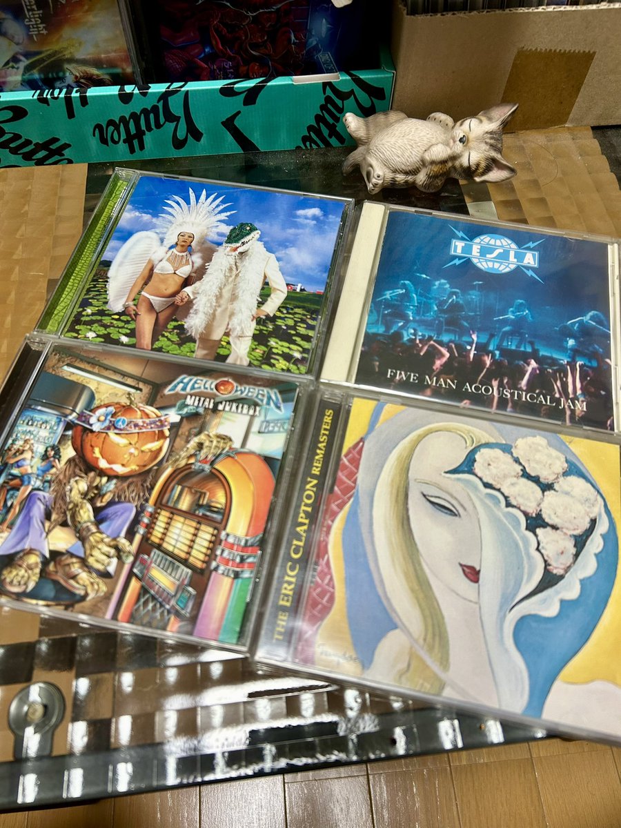 DreamCh24621504's tweet photo. Hi,guys.
I listened to these CDs on November 9th, 2025.
Alligator Farm / Paul Gilbert🇺🇸
#JeffMartin
#FiveManAcousticalJam / Tesla🇺🇸
#MetalJukebox / Helloween🎃
Layla and Other Assorted Love Songs
Derek and the Dominos🇺🇸
Gee, Monday is coming.
Do I have to go work?😩 https://t.co/FjVRw1oG05