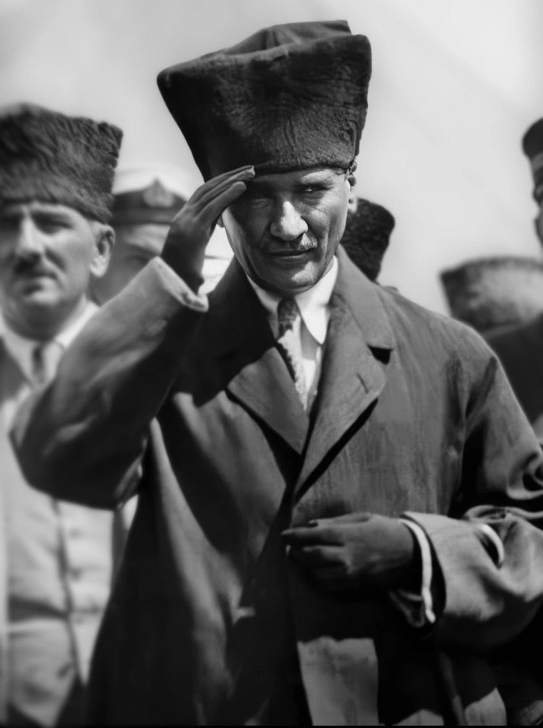 1283meto's tweet photo. “Büyük ölülere matem gerekmez, fikirlerine bağlılık gerekir.”

Yolundan hiç sapmadan, ilelebet..
#10Kasım https://t.co/r0ItjpJLWs