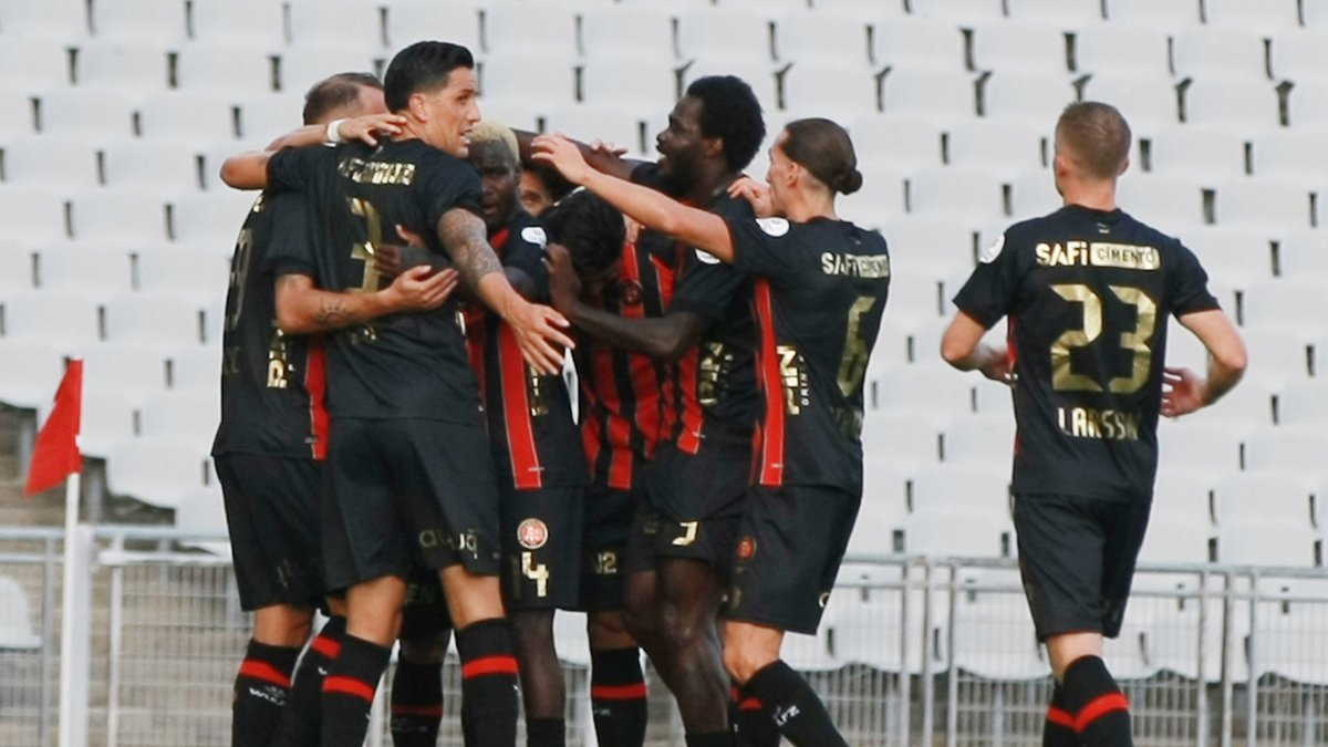 Karagümrük, Konyaspor'u 2-0 mağlup ederek 8 maçlık kazanamama serisini bitirdi. 

Karagümrük kötü top oynamıyor. Hiç haketmediği bir yerde. İnanılmaz zor bir fikstürle başladılar ve 12 haftada oynadıkları maçlar.

GS
Göztepe
Başakşehir
Samsunspor
Trabzonspor
Gaziantep
Fenerbahçe