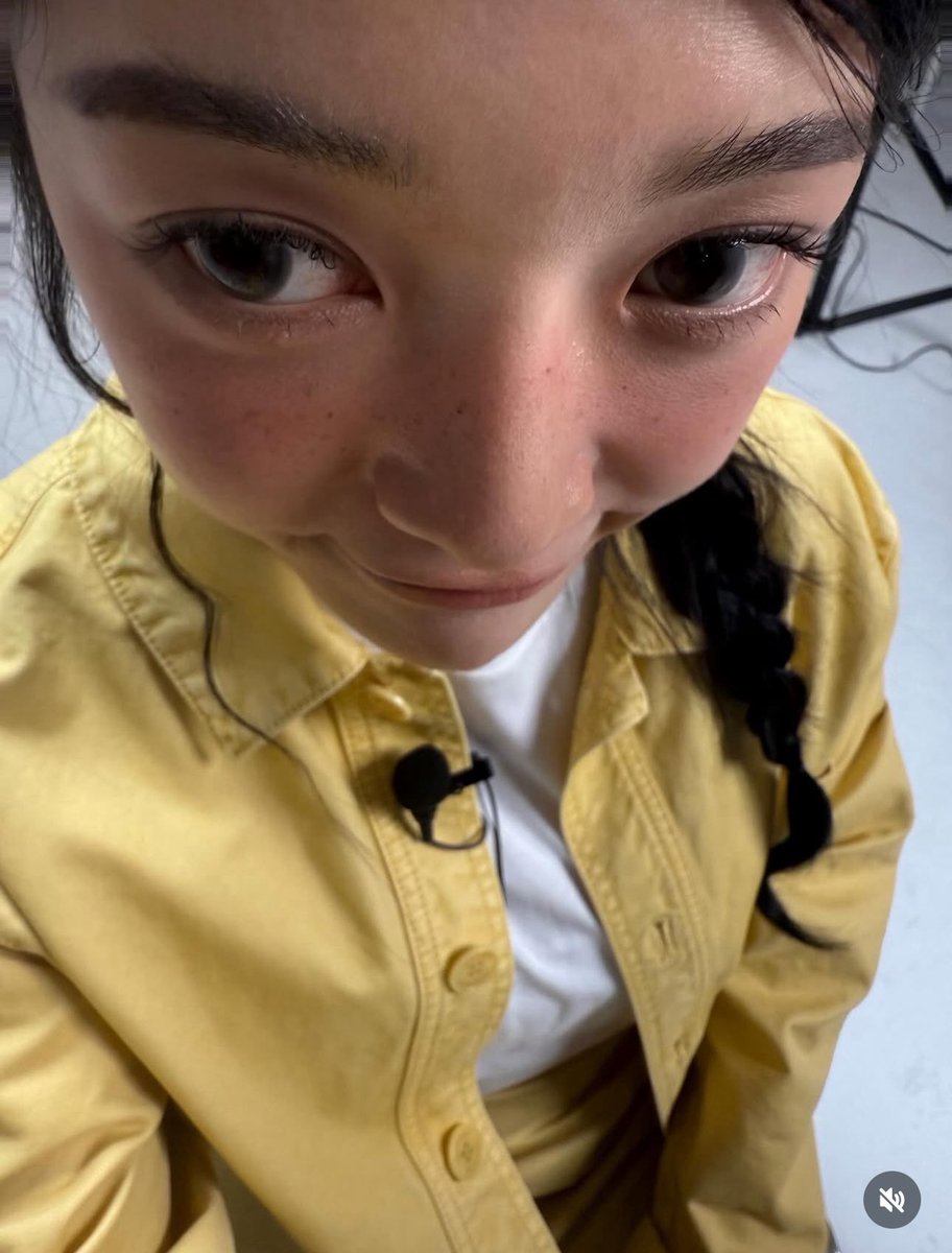 tsuby21's tweet photo. So freakin hilarious 😆. Trying the Gen-Z style of selfies but failed 🤣. Someone must have finally taught her coz she actually did it 🤣🤣😍😍

#cleancam #김세정 #KIMSEJEONG 
#sejeong #kimsejeong https://t.co/3ZGgapChV8