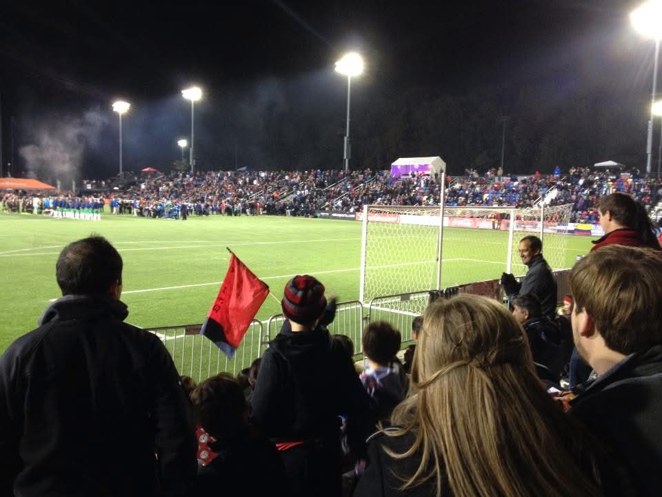 AtlGorillaTalk's tweet photo. 12 years ago tonight. Soccer Bowl 2013. The Silverbacks lost to the New York Cosmo P Kramers. I really miss this and frankly have no hope that it will be replicated here in Atlanta anytime soon. 
#AlwaysASilverback https://t.co/sXlzRKvkFs