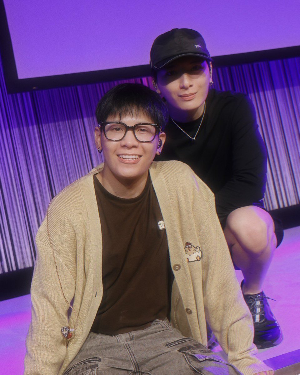 GMMTV's tweet photo. อีกไม่กี่นาทีจะได้เจอทุกคนที่เบอร์ลินแล้ววววว มาสนุกกันน้าาาา พวกจะทำให้เต็มที่ครับ ❤️ 

In just a few minutes, we’ll finally see everyone in Berlin! Let’s have some fun together — we’ll do our very best! ❤️ 

In wenigen Minuten sehen wir uns endlich alle hier in Berlin! Lasst uns gemeinsam Spaß haben und
freien! Wir geben unser Bestes! ❤️  

#KS1stFMBerlin
#GMMTV @kristtps @stjinx_maya