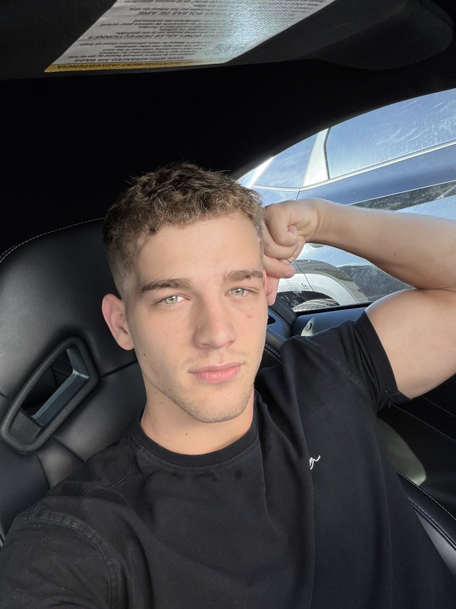 Morning subs and sissy’s, let’s start my day right covering my breakfast😏