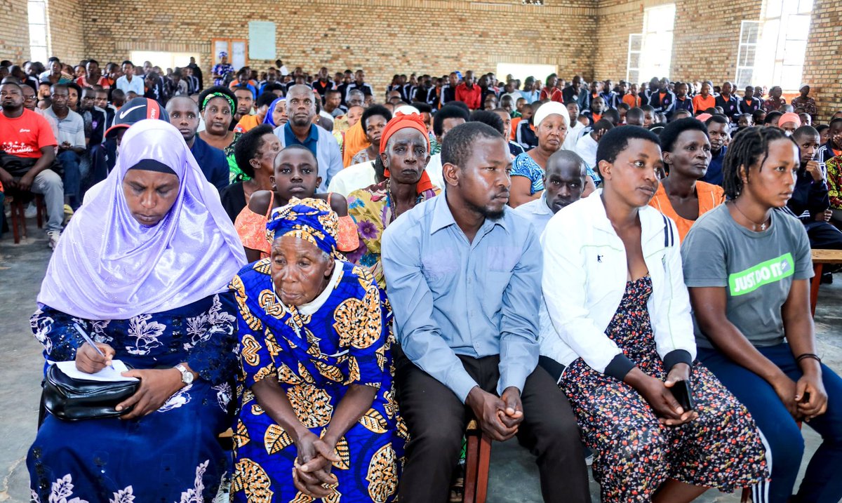 Mu cyumba cy'inama cy'Akagari ka Kavumu mu Murenge wa Busasamana hatangirijwe icyumweru cyahariwe ibikorwa by'Umuryango. Gahunda yitabiriwe na Visi Meya ushinzwe imibereho myiza <a href="/NadineKayites/">NadineK</a>, Perezida w'Inama Njyanama y'Akarere Mukagatare Judith, inzego z'umutekano &amp; abaturage