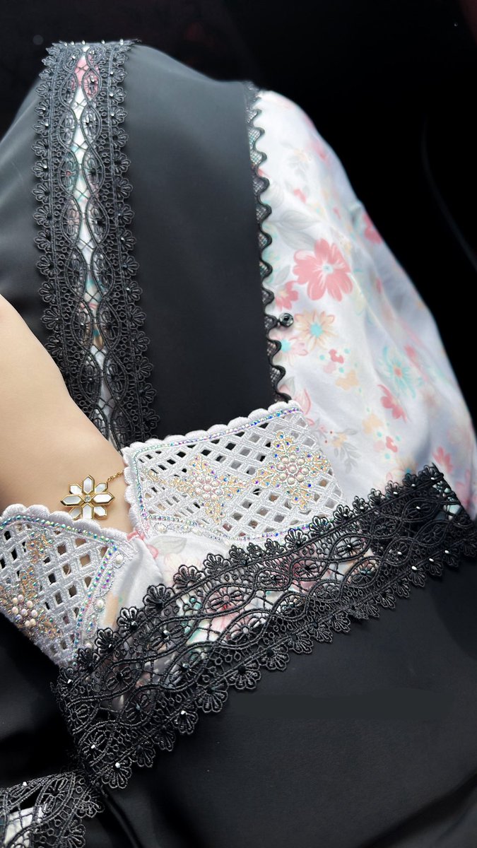 SHSA_0's tweet image. يليق بي فقط الإستثناء والحُب 
والأولوية وكل شي حلو💕.