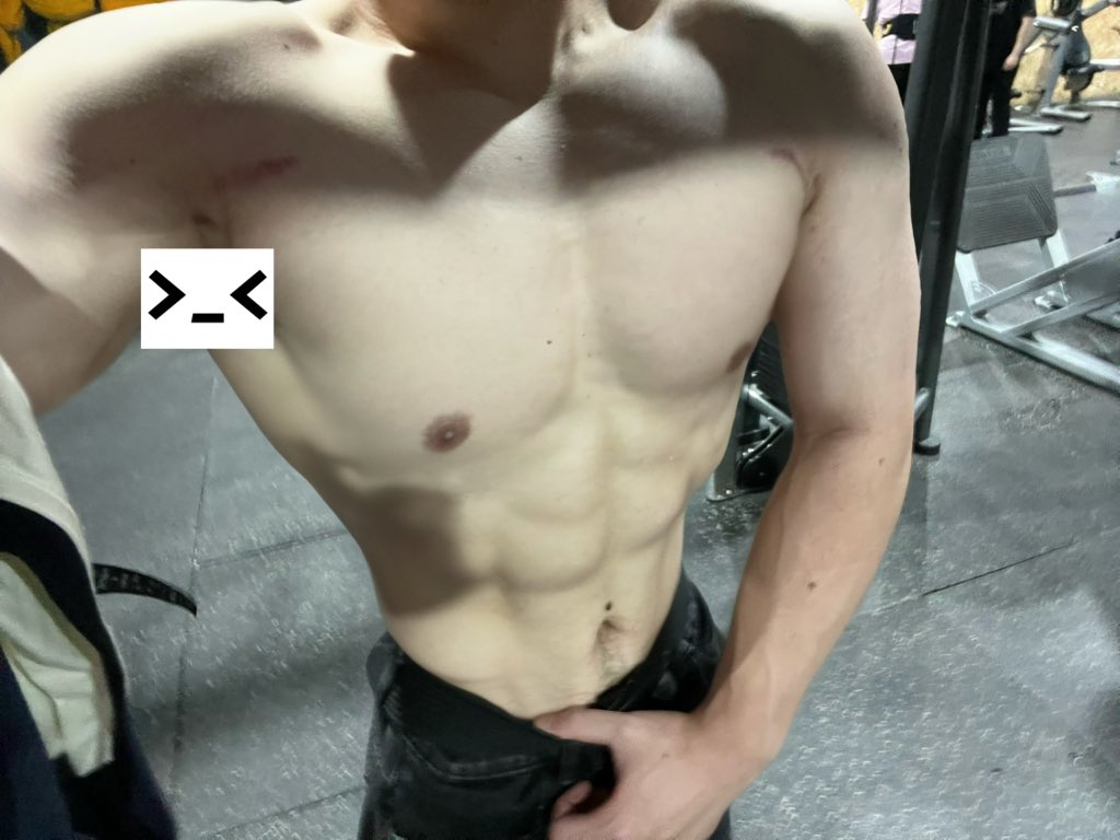 wnglinxini79837's tweet image. 有点热 #薄肌 #腹肌 #健身 #小狗日记