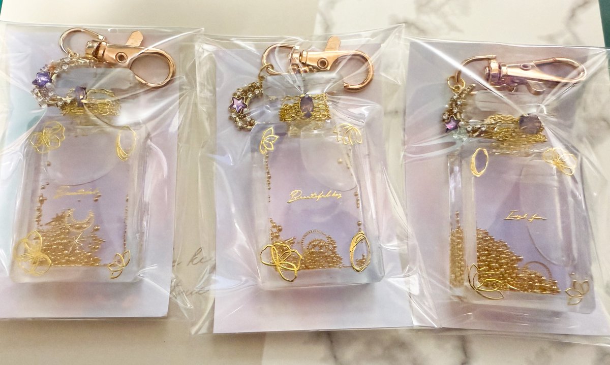 本日繋がってくれた皆様……

真裕さんはカメラマン兼レイヤー兼同人作家です……最近の趣味はレジンです……

大変雑多なアカウントですがよろしくお願いします……