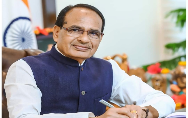 ArgusNews_in's tweet photo. #Bhubaneswar : Union Agriculture and Farmers' Welfare Minister Shivraj Singh Chouhan will visit Odisha tomorrow. He is scheduled to interact with millet farmers on the occasion of Millet Day.

#ShivrajSinghChouhan #MilletDay #OdishaVisit https://t.co/KCcyEk5nD7