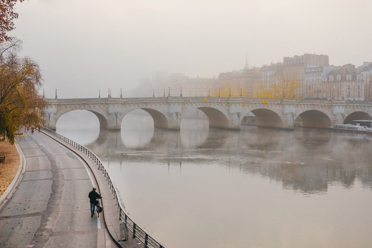 Foggy morning in Paris