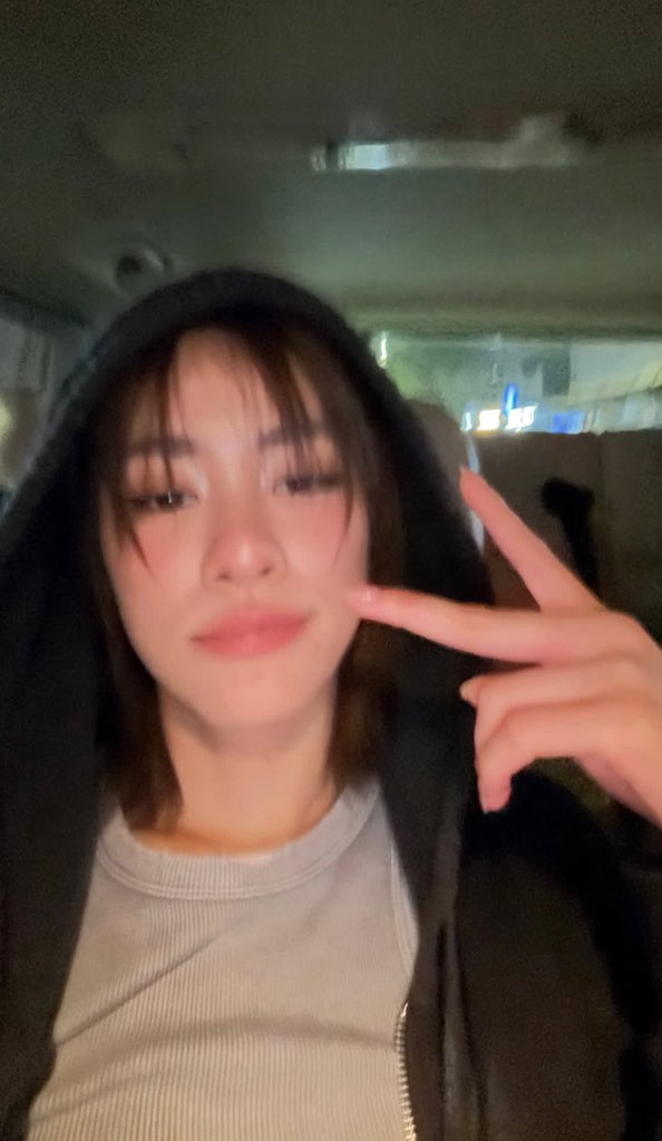 นี่นะคะคำตอบของทำไมหนุ่มตี๋ถึงเป็นที่นิยม

#emiamily