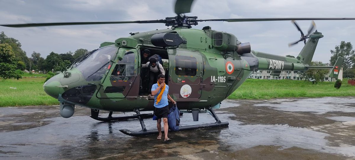 TheGandaberunda's tweet photo. @adgpi Pakis with their second hand Griffon 2000 getting totally mogged by the Indian Army just calling in the high altitude heroes. https://t.co/IddcfPAZUf