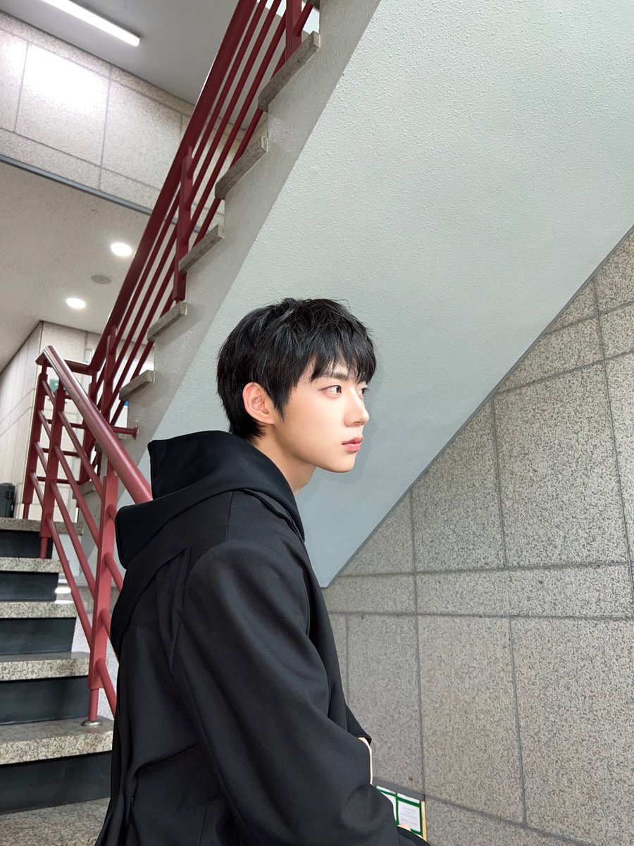 TPST_twt's tweet photo. [#형섭] 날이 좋은 날에 인기가요😌 https://t.co/qjvGJJhQpY