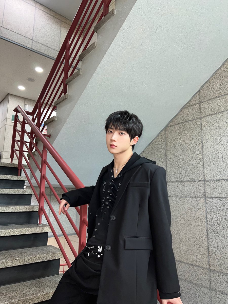 TPST_twt's tweet photo. [#형섭] 날이 좋은 날에 인기가요😌 https://t.co/qjvGJJhQpY