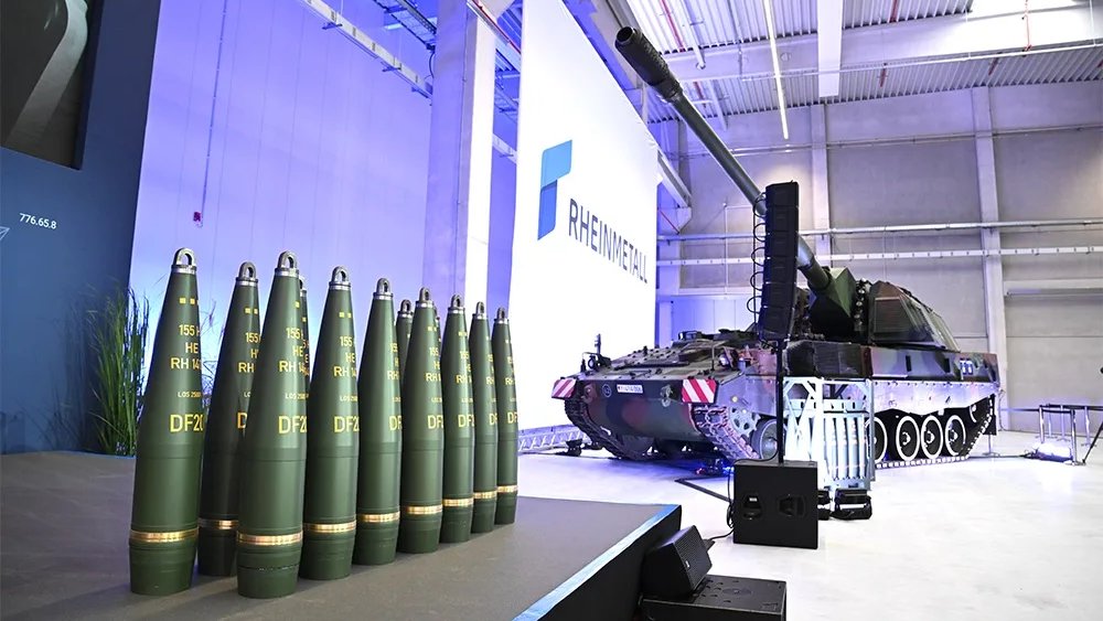 🇩🇪🇱🇹 Rheinmetall Advances East Europe Expansion With Lithuania Plant
Bloomberg
- The German defense giant broke ground on the plant Tuesday, aiming to manufacture 155-millimeter artillery shells in the northern Lithuanian town of Baisogala. The facility, expected to begin