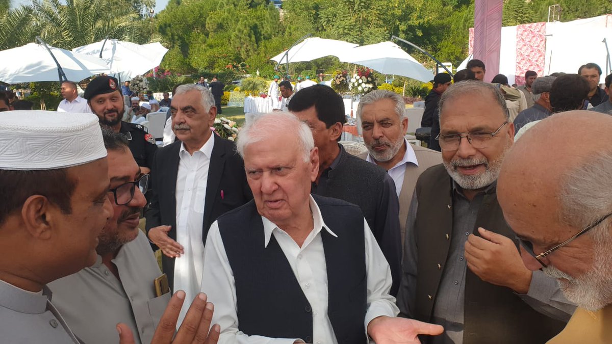 QWP_PK's tweet photo. ضلع صوابی میں معروف شخصیت دلدار خان کے ہاں منعقدہ نجی تقریب
ملی رہبر آفتاب خان شیرپاؤ کی خصوصی شرکت
تقریب کے دوران سابق اسپیکر اسد قیصر سمیت مختلف سیاسی رہنماؤں سے غیر رسمی ملاقات بھی رہی
اس موقع پر قومی وطن پارٹی صوابی کے ضلعی چئیرمین مسعود جبار خان سمیت دیگر پارٹی رہنما بھی ہمراہ تھے
#AftabSherpao #QWP