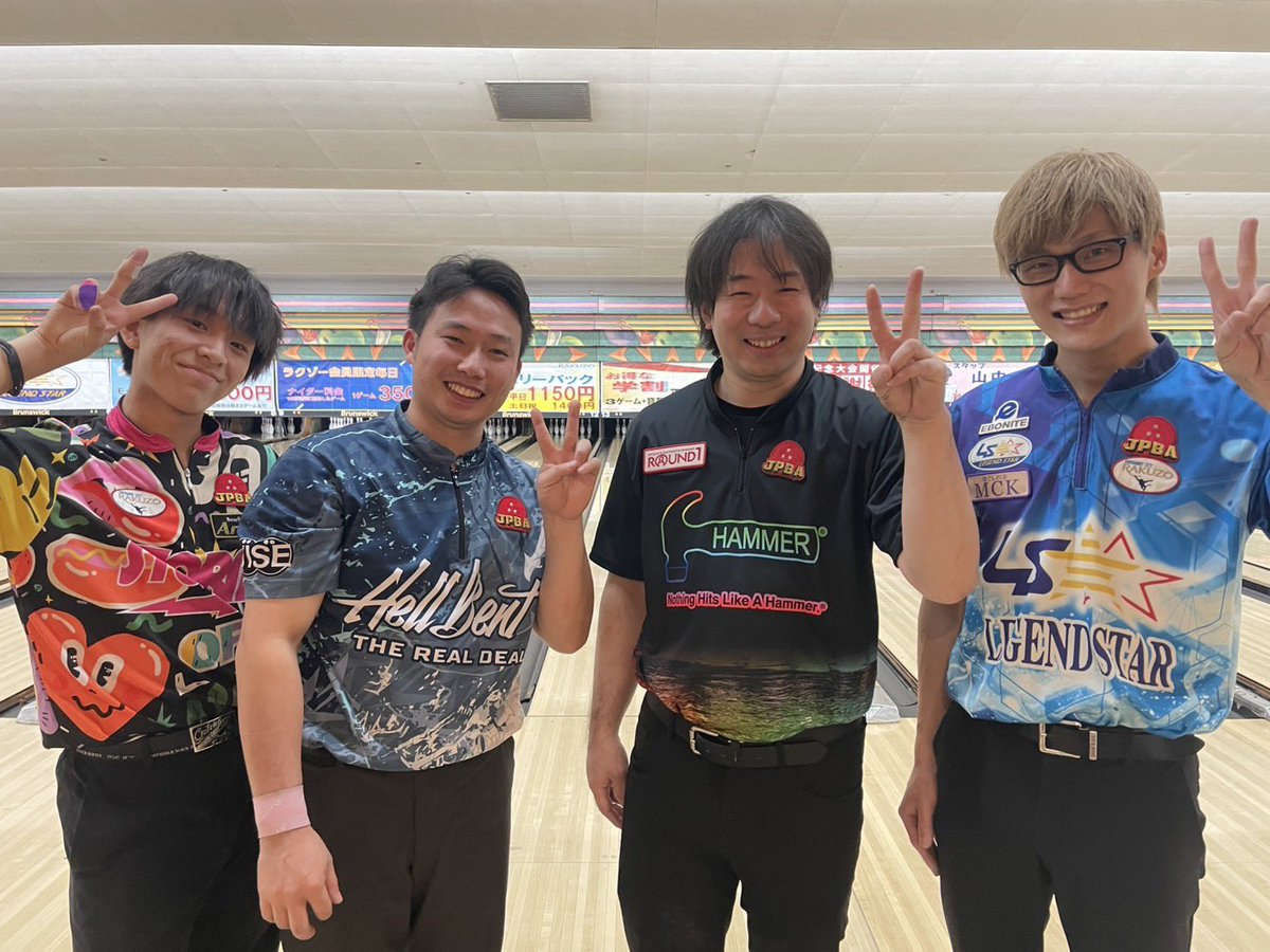 tobe1372's tweet image. 男4人祭りご参加ありがとうございました☺️
野田でプロボウラー4人のチャレンジは初めてでしたし、同期の平塚プロとチャレンジも久しぶりだったので僕たちも皆さんと楽しく投げさせていただきました！

プロ最下位は焼肉って話したので
栗原プロに今度ご馳走してもらいます🍖
楽しみだなぁ😋笑