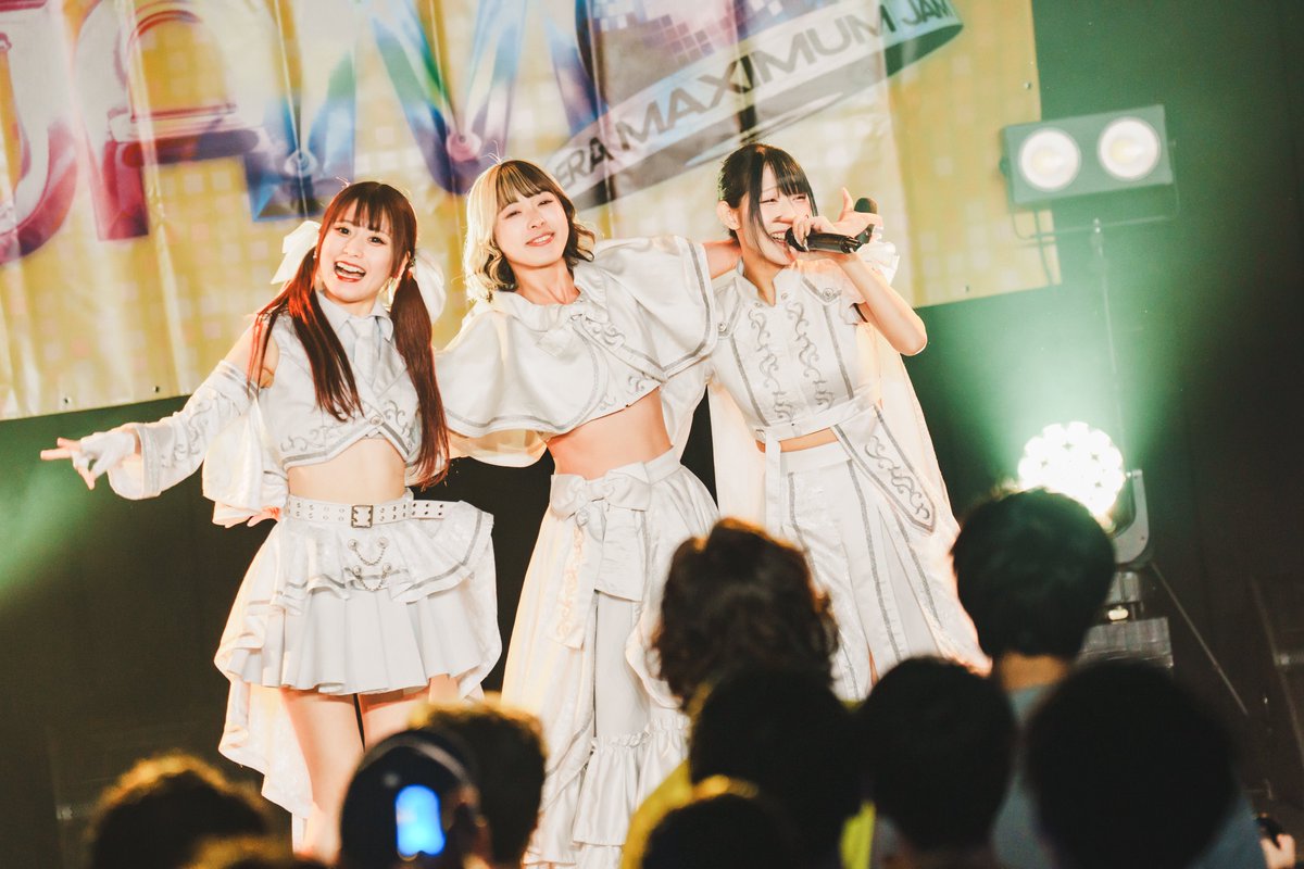 ⠀/／
  　本日の写真📸
   \＼

本日は
『DERAX JAM ~ DERA MAXIMUM JAM ~』📍Zephyr HALL＆ReNY limitedへお越しいただき誠にありがとうございました❣️

2日間で8曲30分ライブを4本でした❣️
とても楽しい2日間となりました❤️‍🔥

次のライブは神代ロゼ生誕となります🫖🤍
11/15(土)📍NAGOYA ReNY