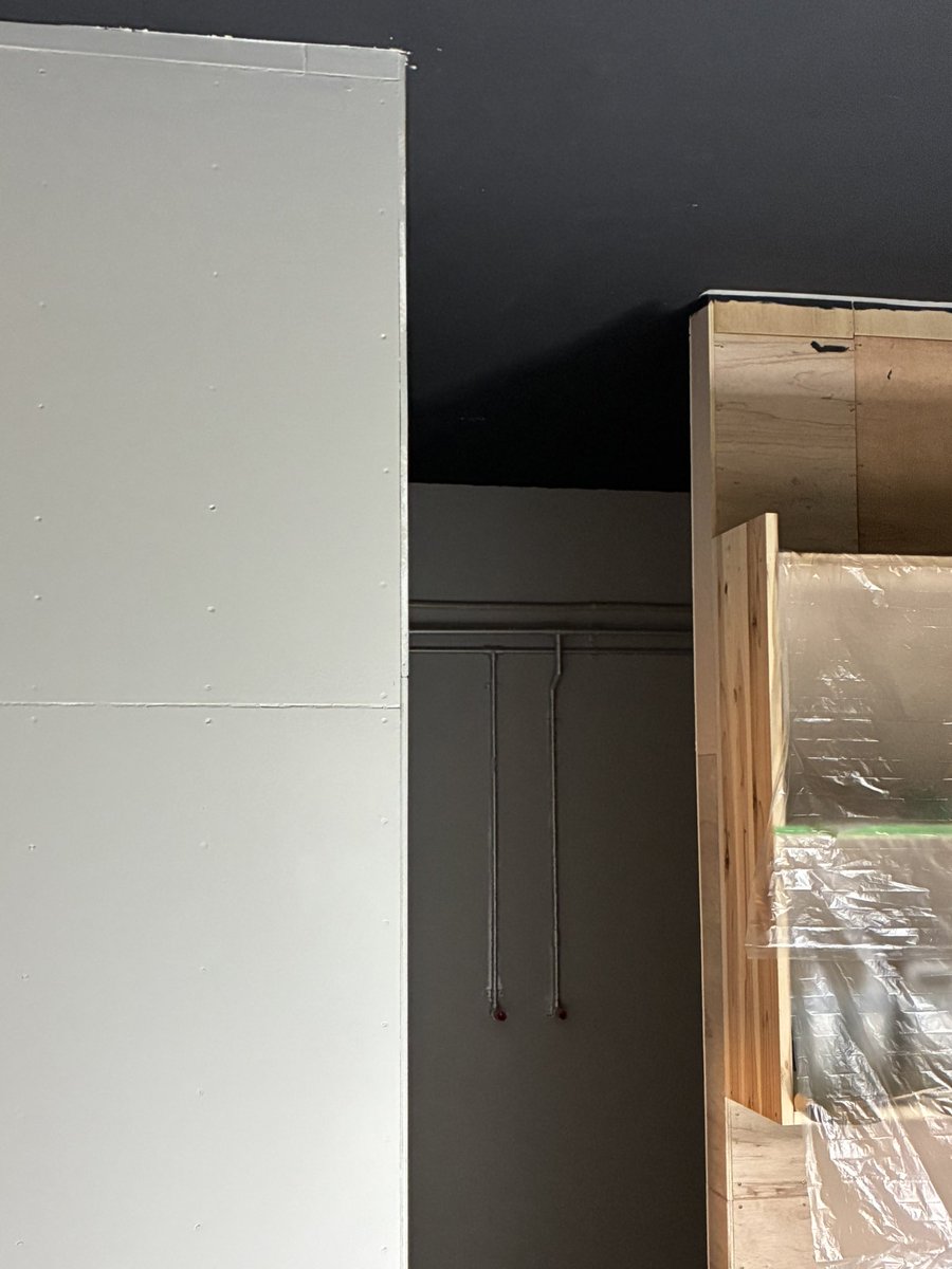 ようやく塗り出したよ…🥲