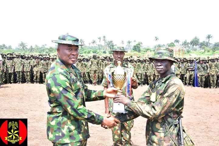 IdongesitEyoAk4's tweet image. For God and Country 🇳🇬. Follow me 📍 #NigerianArmy #sentinel #CourageAndCommitment #MilitaryExcellence #HeroesInTraining #ProudlyNA