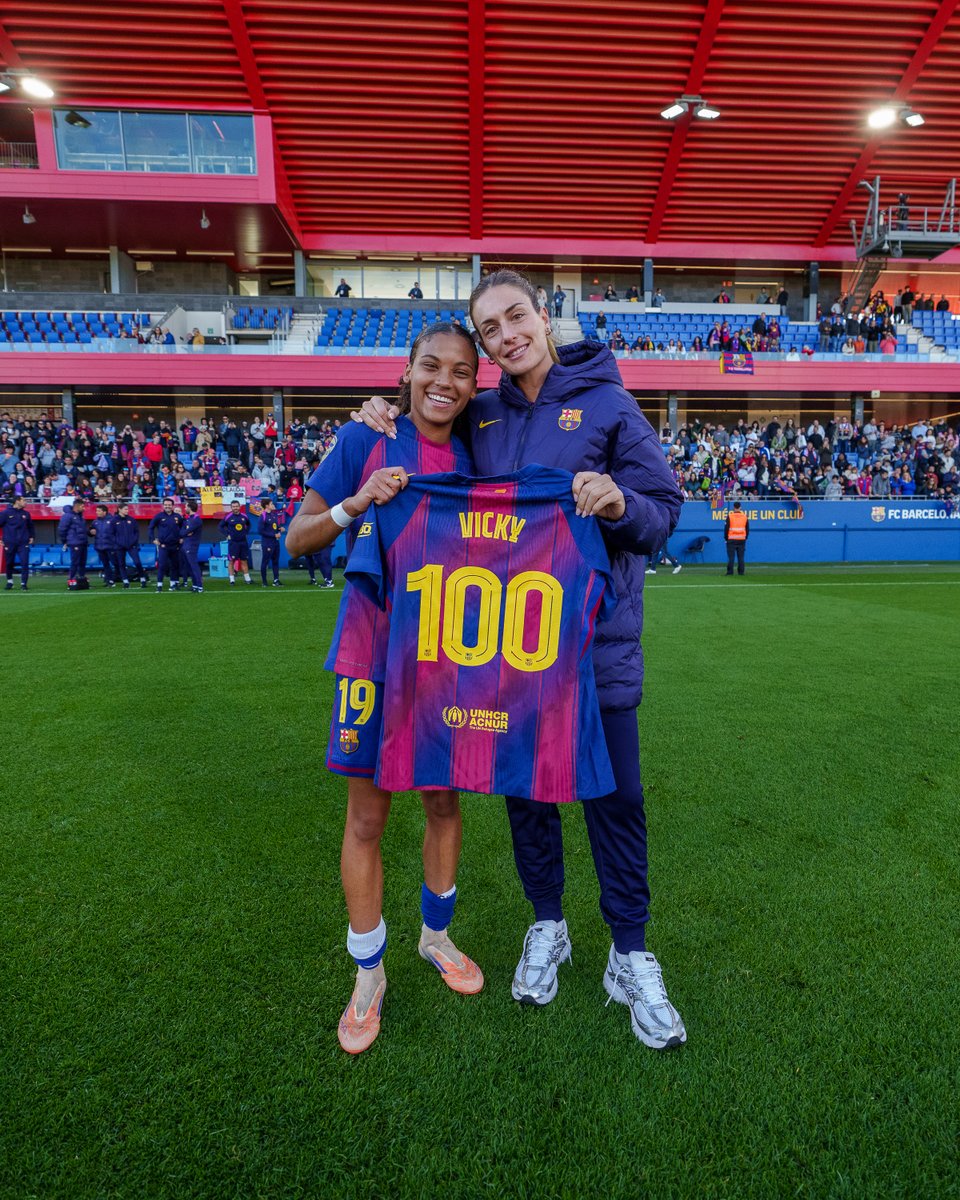 FCBfemeni's tweet photo. Un moment per al record 🫂 https://t.co/zFPnds1mPD