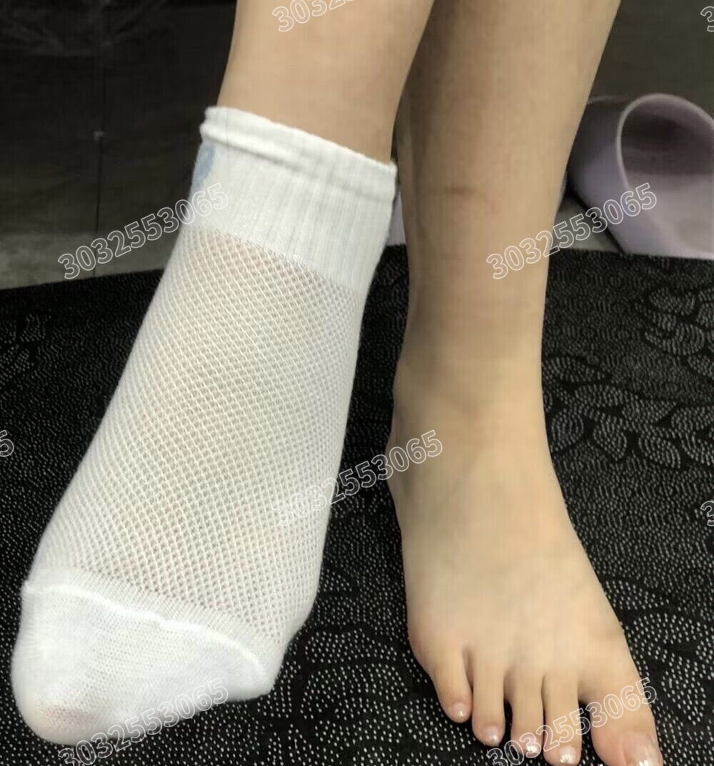 yeye200199's tweet photo. 都冬天了找我买双袜子陪你过冬吧 #原味 https://t.co/NDJxjMy3fw